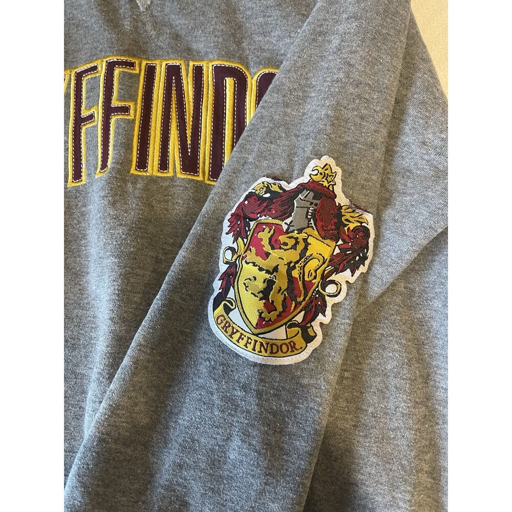 Universal Studio Wizarding World of Harry Potter Gryffindor Sweatshirt M